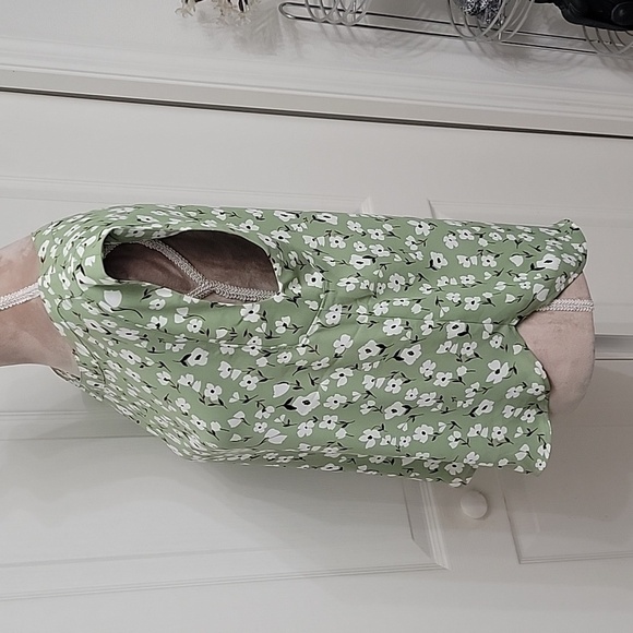 Ann Taylor Factory Fern Green w/ White Floral Pattern Sleeveless Blouse, Size SP - Picture 2 of 10